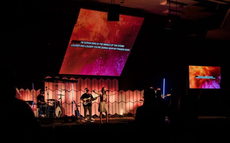 Màn hình LED P4 – dẫn dắt vào không gian lãng mạn nơi phòng trà